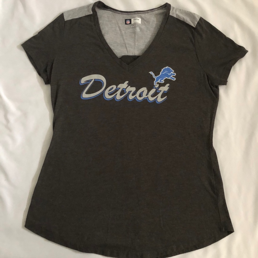 Woman’s Detroit lions T-Shirt